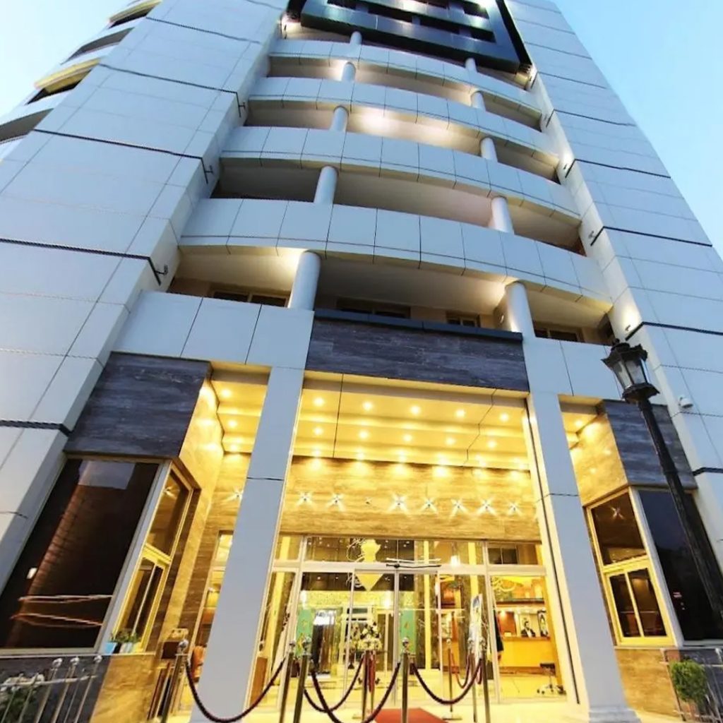 هتل سیمرغ فیروزه (خانه هوشمند باستک)